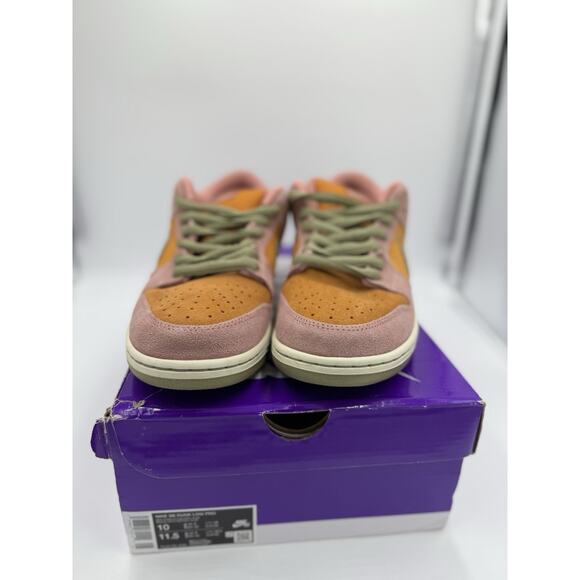 Size 10 - Nike Dunk SB Low Red Stardust bs872 - Picture 1 of 6
